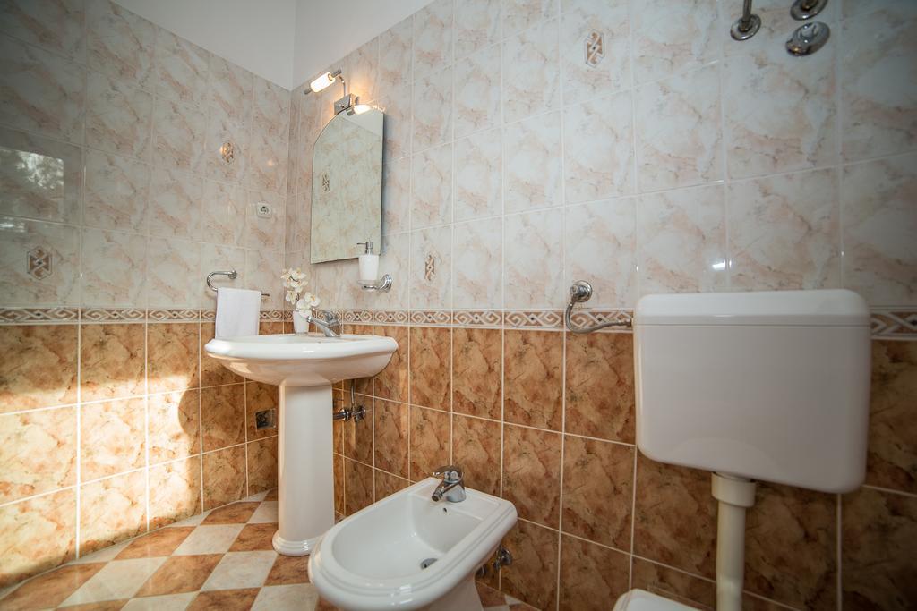Apartments Maja Дуги-Рат Экстерьер фото