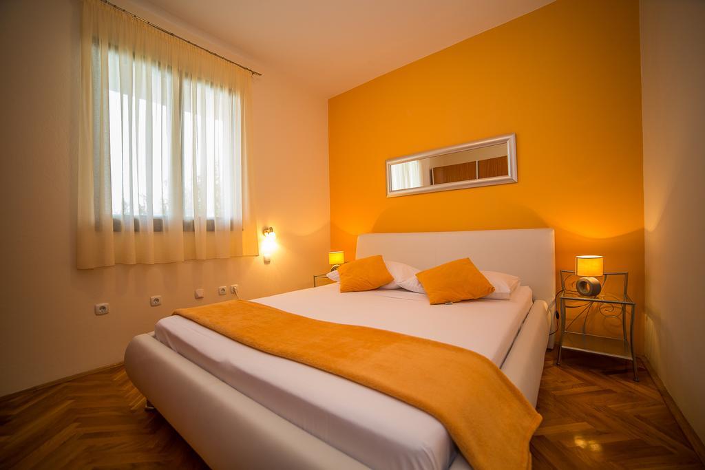 Apartments Maja Дуги-Рат Экстерьер фото