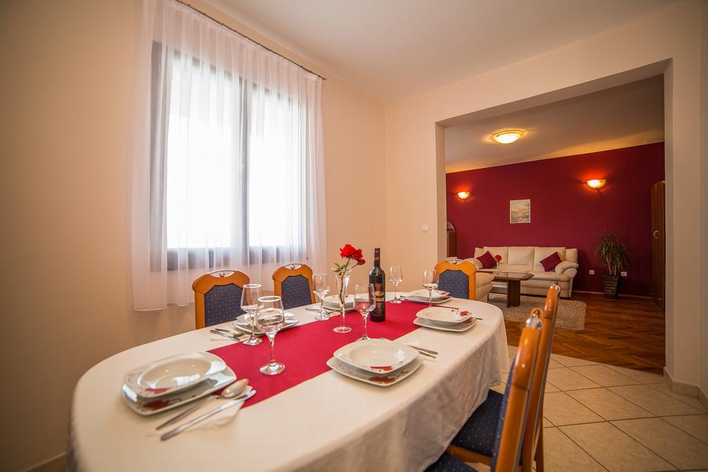 Apartments Maja Дуги-Рат Экстерьер фото