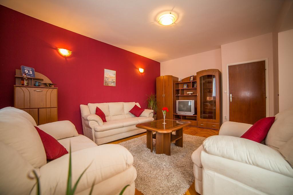Apartments Maja Дуги-Рат Экстерьер фото