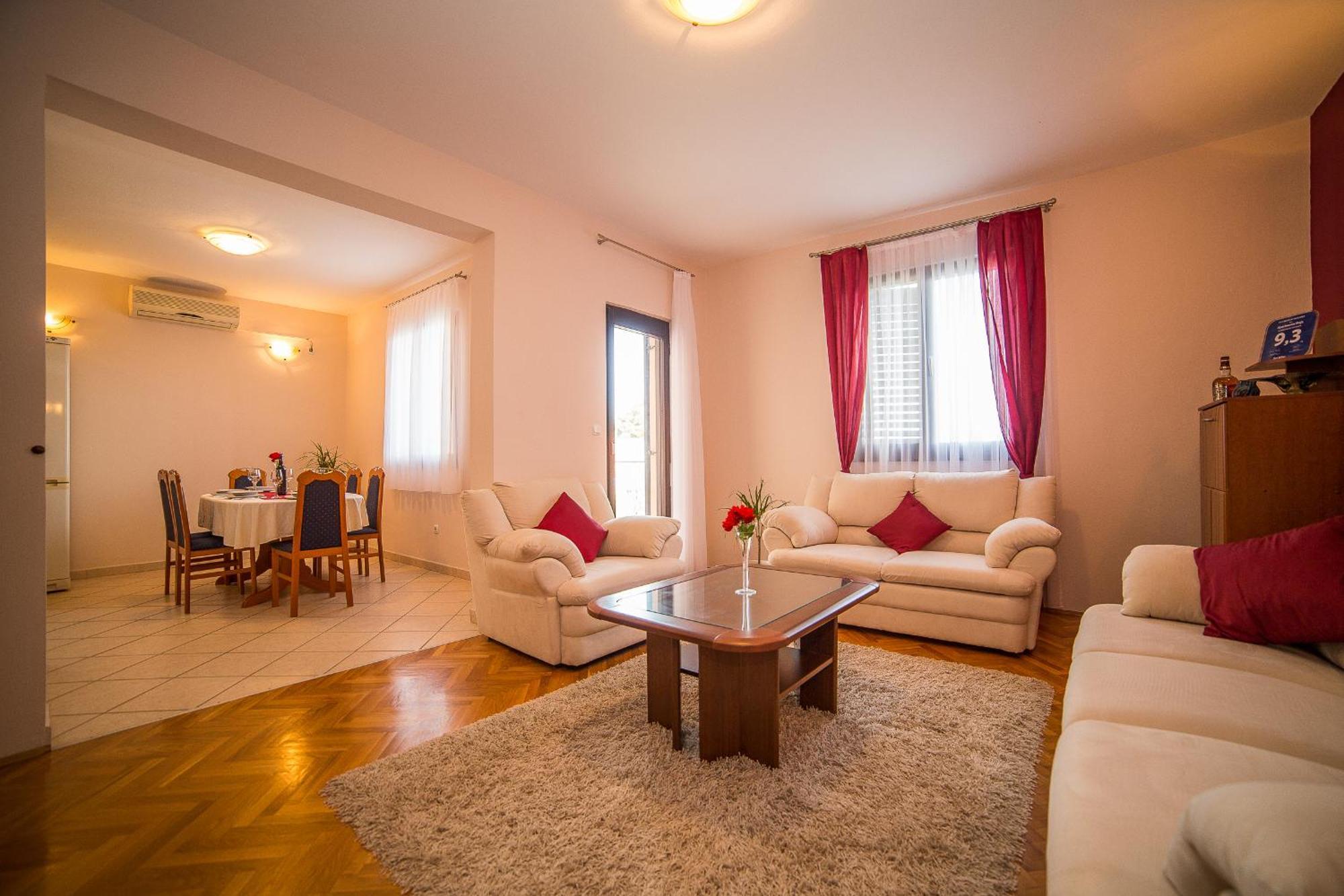 Apartments Maja Дуги-Рат Экстерьер фото