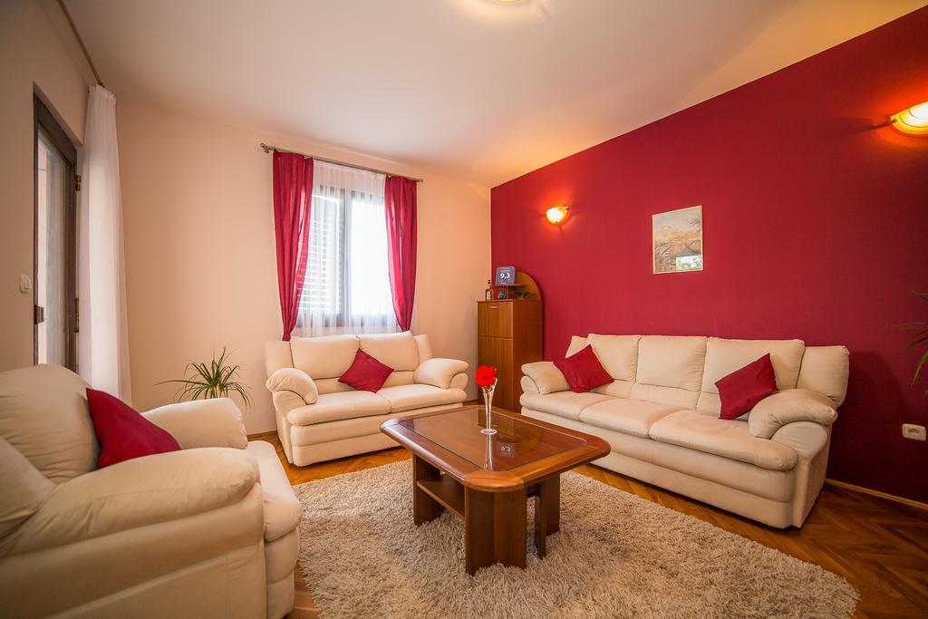 Apartments Maja Дуги-Рат Экстерьер фото