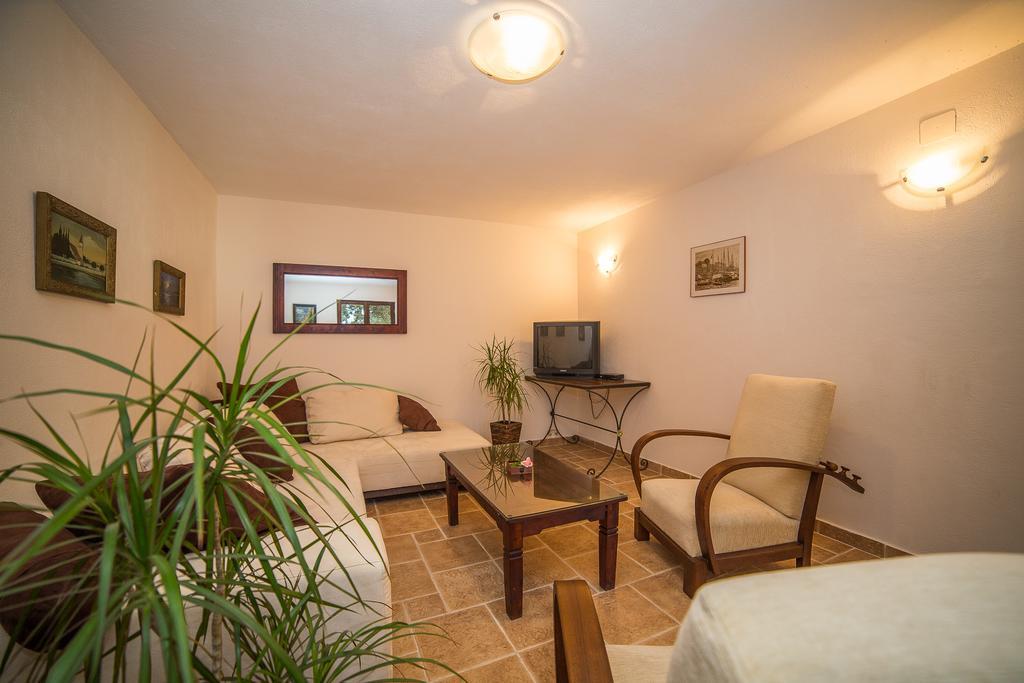 Apartments Maja Дуги-Рат Экстерьер фото