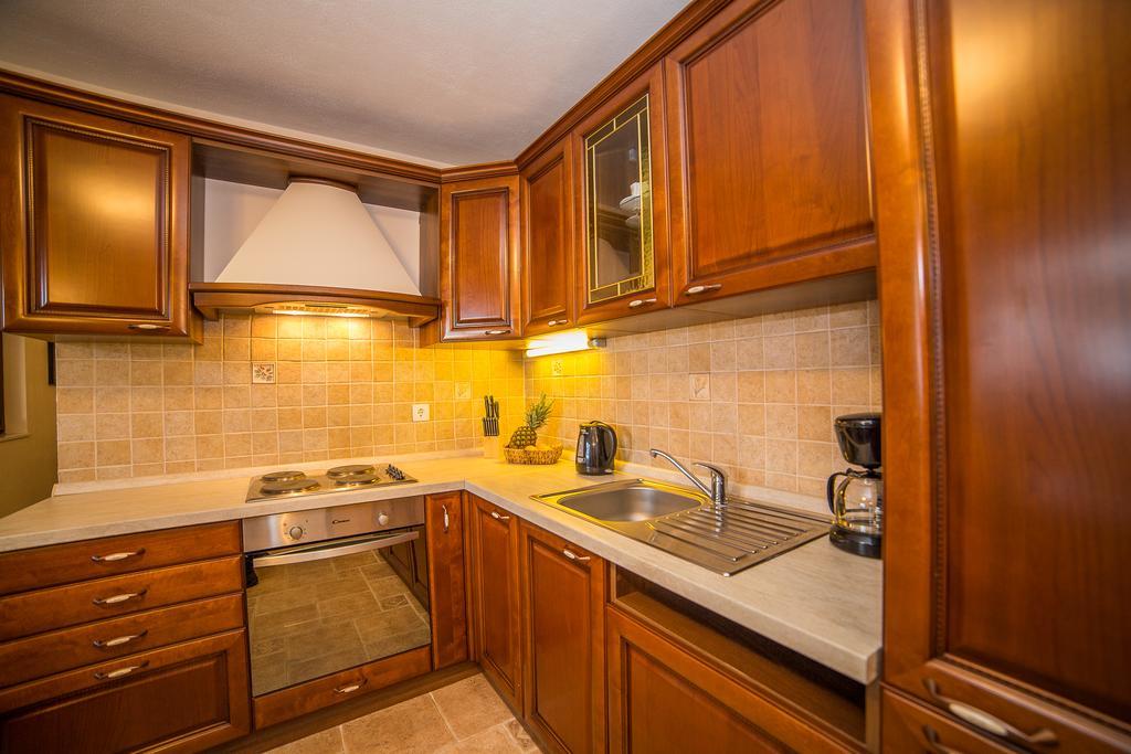 Apartments Maja Дуги-Рат Экстерьер фото