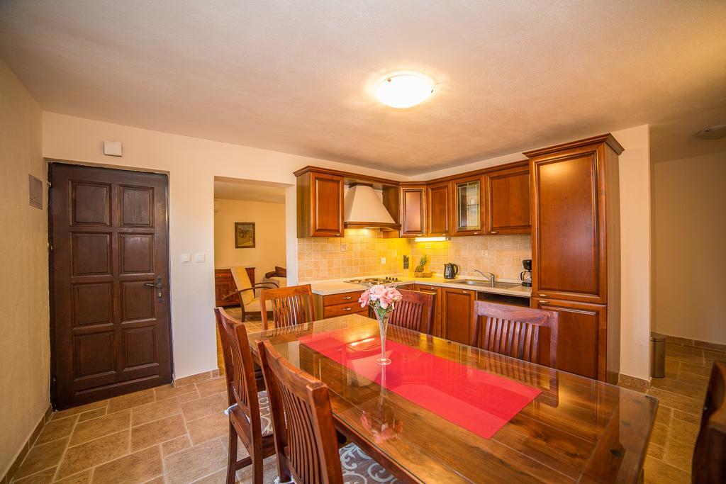 Apartments Maja Дуги-Рат Экстерьер фото