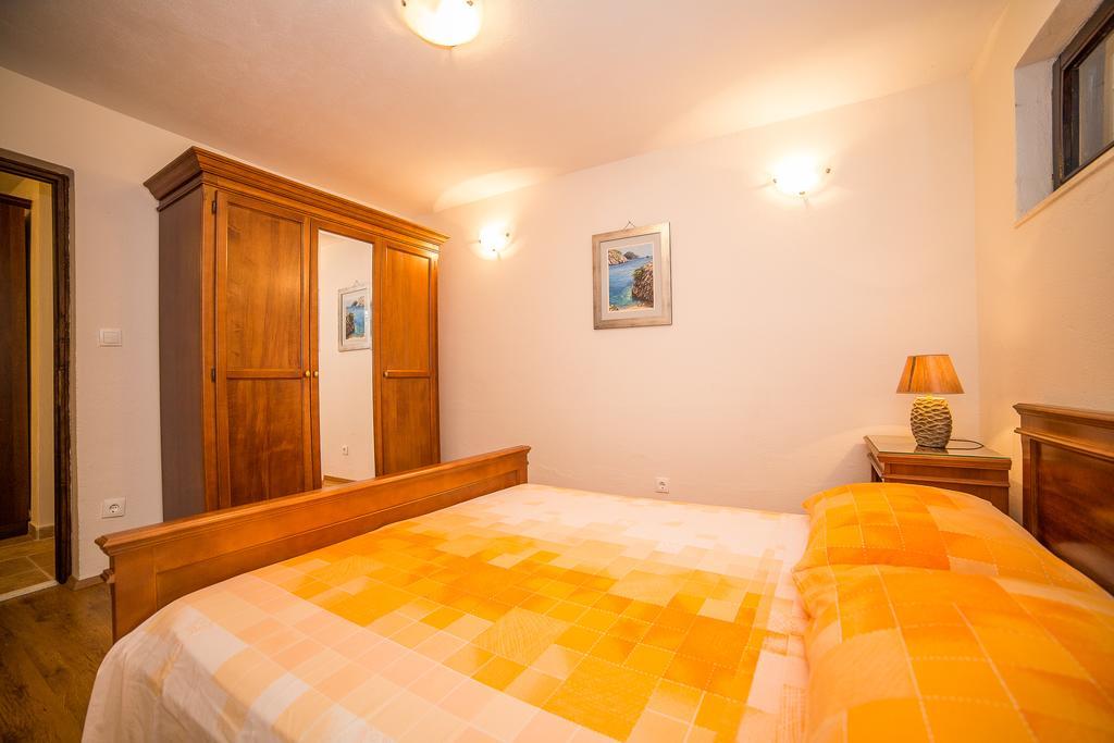 Apartments Maja Дуги-Рат Экстерьер фото